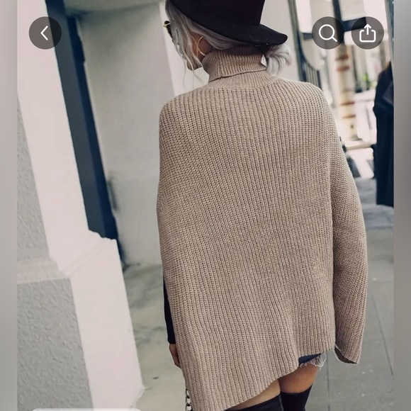 Turtleneck Cape Size S - Picture 2 of 3
